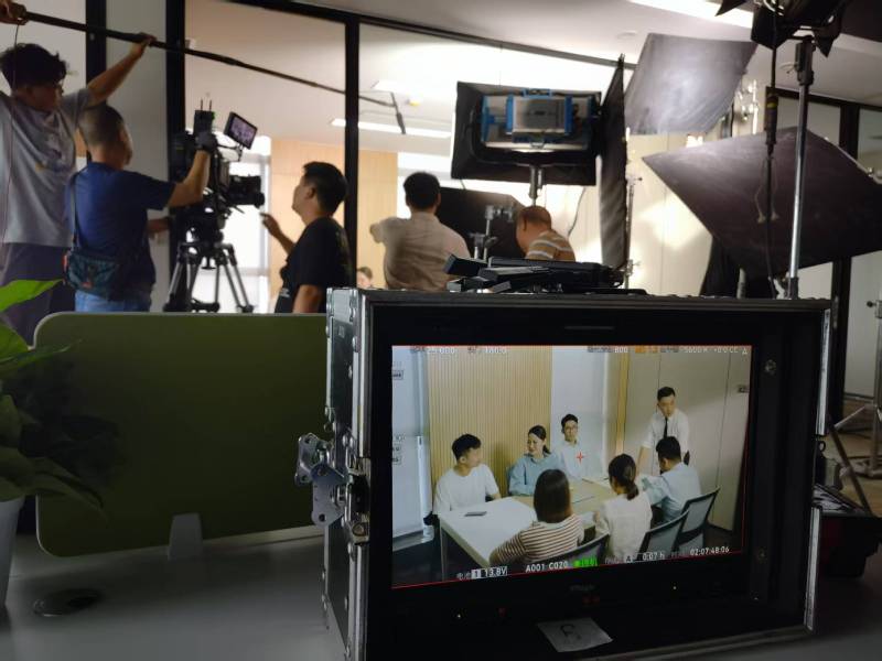 泾源县TVC拍摄公司：科技产品视觉化大师，诠释未来感与功能美学